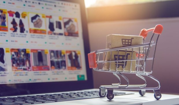 E-Commerce Data From an IHL and RIS News Survey 