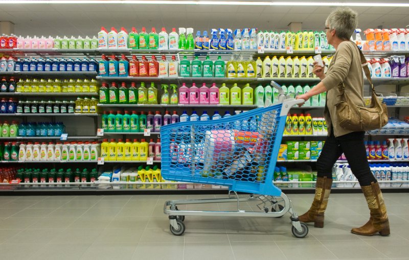 Woman pushing a cart down a grocery aisle | Martec International